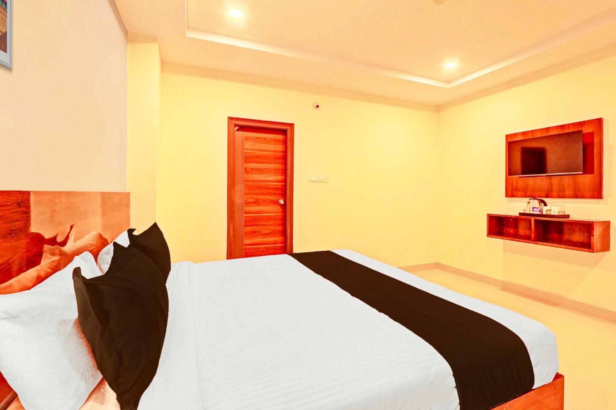 Hotel O R Square Hyderabad Exterior photo